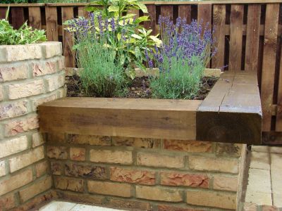 Retaining wall with seat
